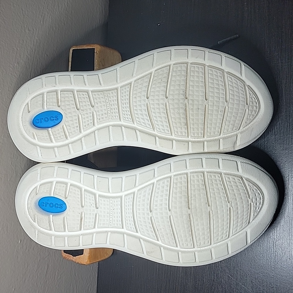 Crocs - Picture 6 of 6